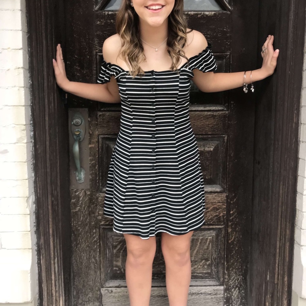 Dress - Picture 6 of 6